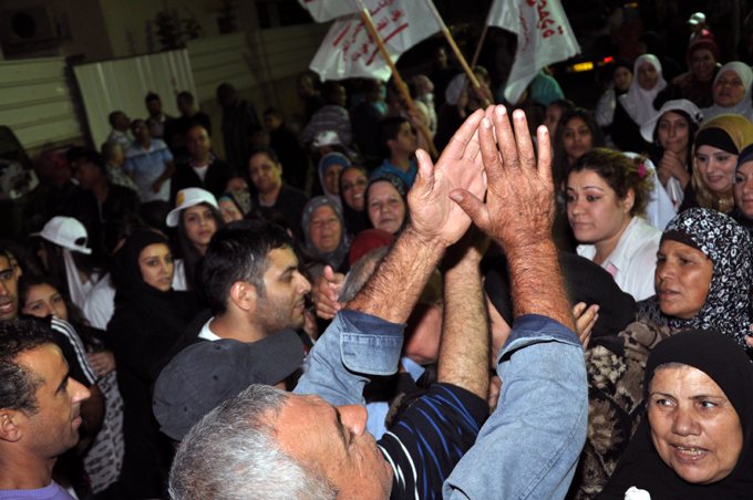 احتفالات النصر في المقر الانتخابي للمرشح فائق عودة